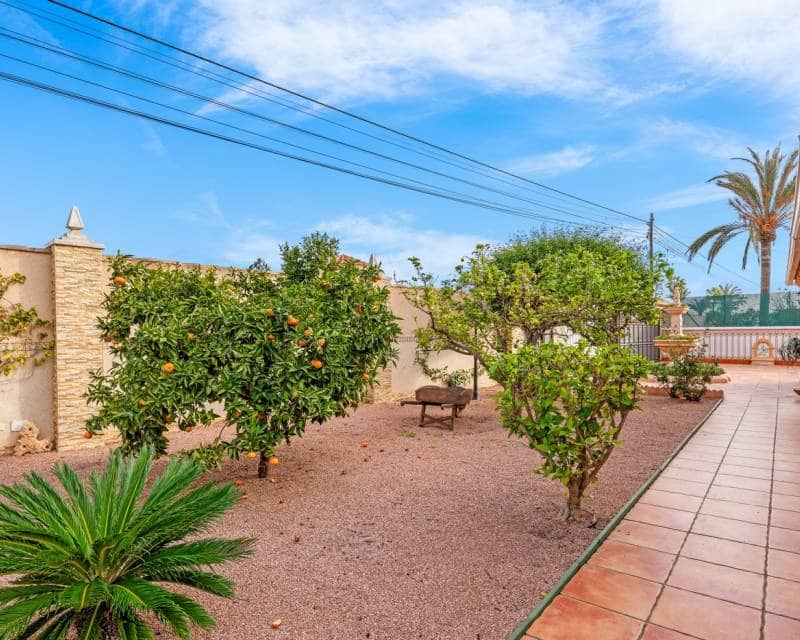 4 bedroom Villa for sale in El Chaparral with pool garage - € 689,000 (Ref: 8814877)