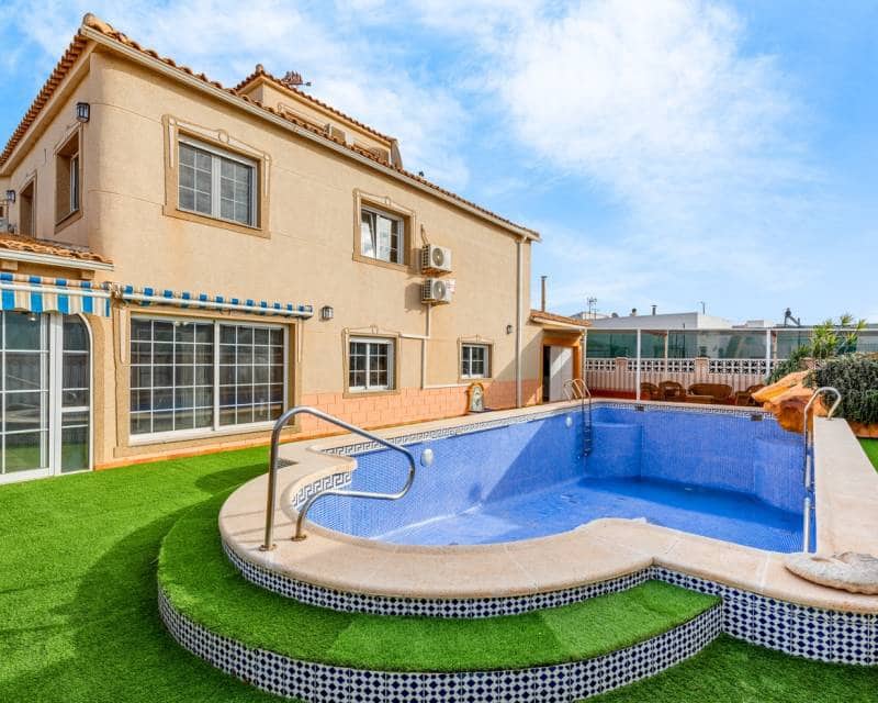 4 bedroom Villa for sale in El Chaparral with pool garage - € 689,000 (Ref: 8814877)