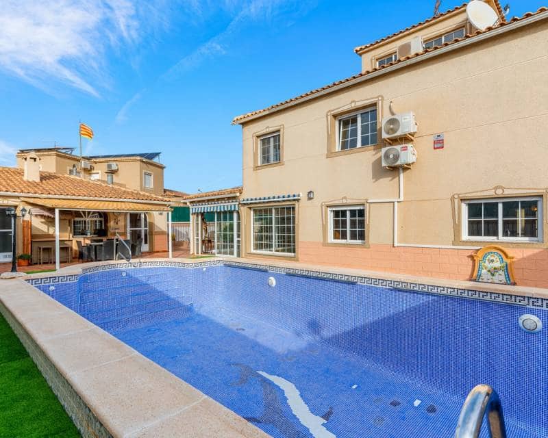 4 bedroom Villa for sale in El Chaparral with pool garage - € 689,000 (Ref: 8814877)