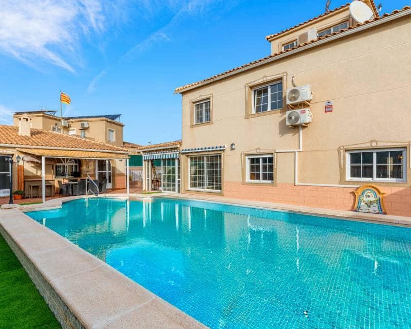 4 bedroom Villa for sale in El Chaparral with pool garage - € 689,000 (Ref: 8814877)