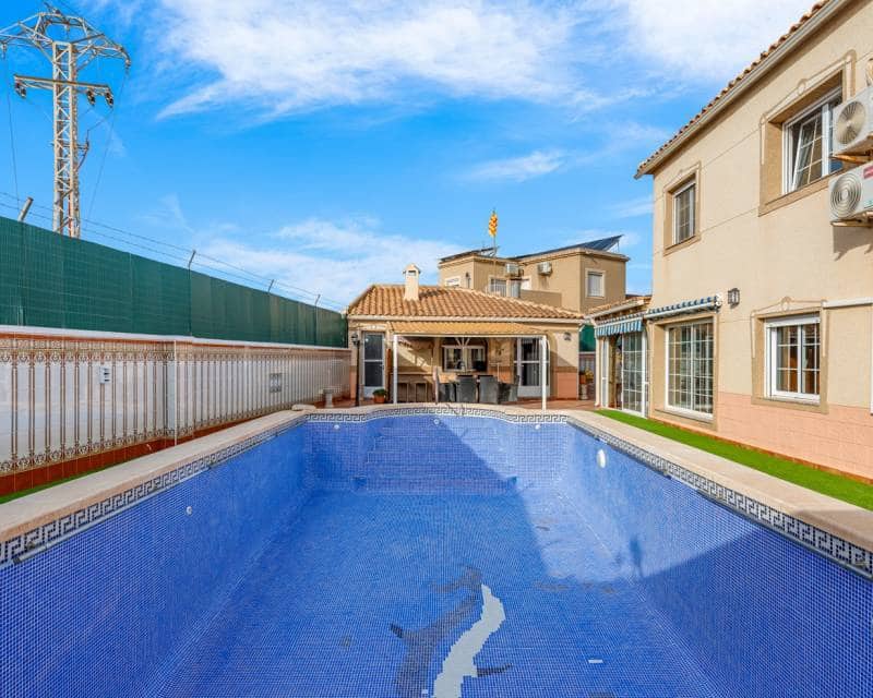 4 bedroom Villa for sale in El Chaparral with pool garage - € 689,000 (Ref: 8814877)
