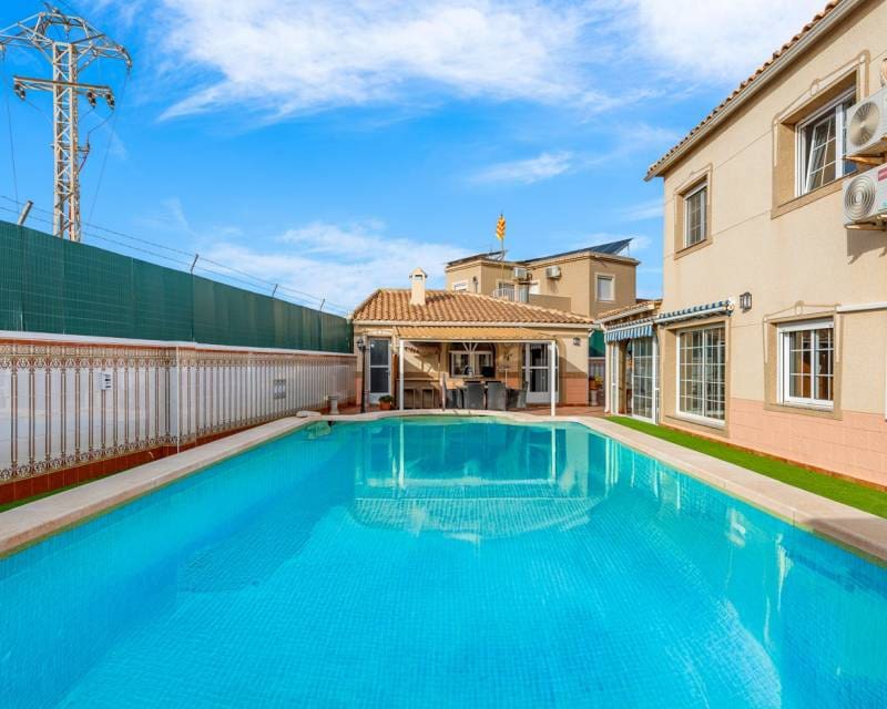 4 bedroom Villa for sale in El Chaparral with pool garage - € 689,000 (Ref: 8814877)