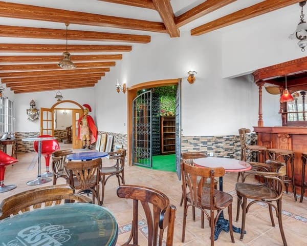 4 bedroom Villa for sale in El Chaparral, Torrevieja with pool garage - € 689,000 (Ref: 8814877)