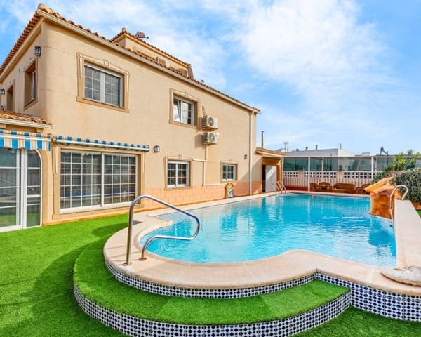 4 bedroom Villa for sale in El Chaparral, Torrevieja with pool garage - € 689,000 (Ref: 8814877)