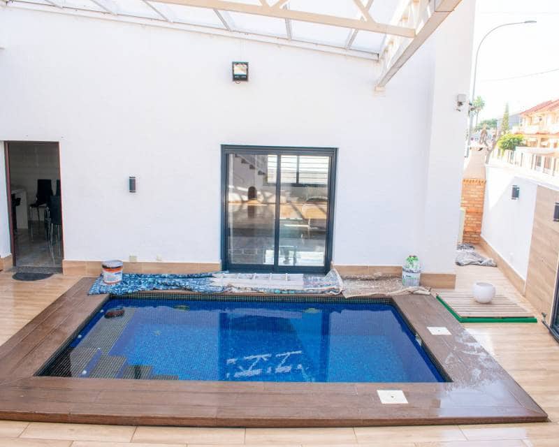 4 slaapkamer Villa te koop in Torre de la Horadada met zwembad garage - € 595.000 (Ref: 8835583)
