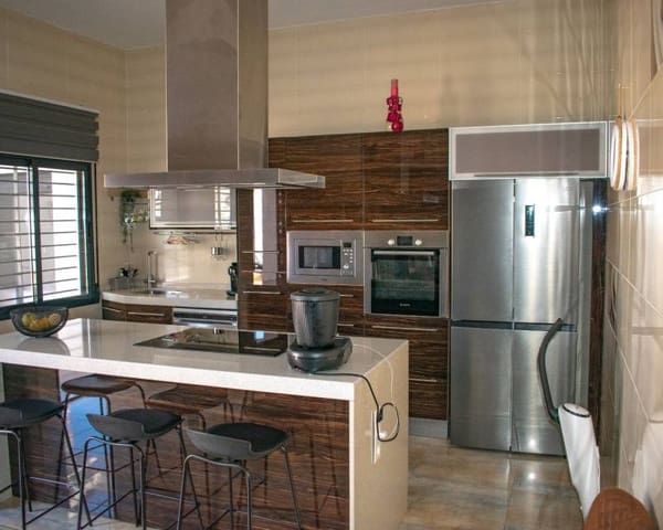 4 soverom Kjedet enebolig til salgs i Torre de la Horadada, Pilar de la Horadada med svømmebasseng garasje - € 595 000 (Ref: 8835583)