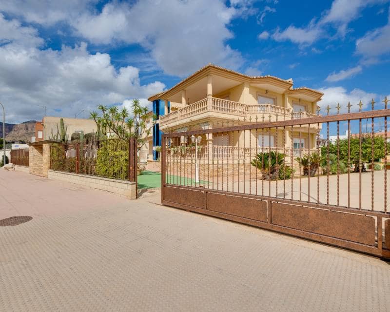 7 soverom Villa til salgs i Orihuela med svømmebasseng garasje - € 1 200 000 (Ref: 8835917)
