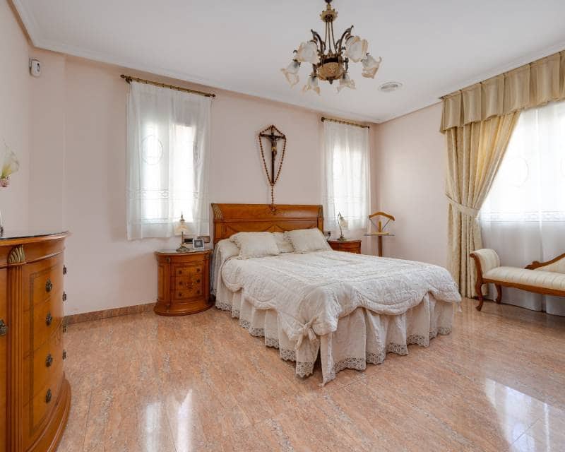 7 soverom Villa til salgs i Orihuela med svømmebasseng garasje - € 1 200 000 (Ref: 8835917)