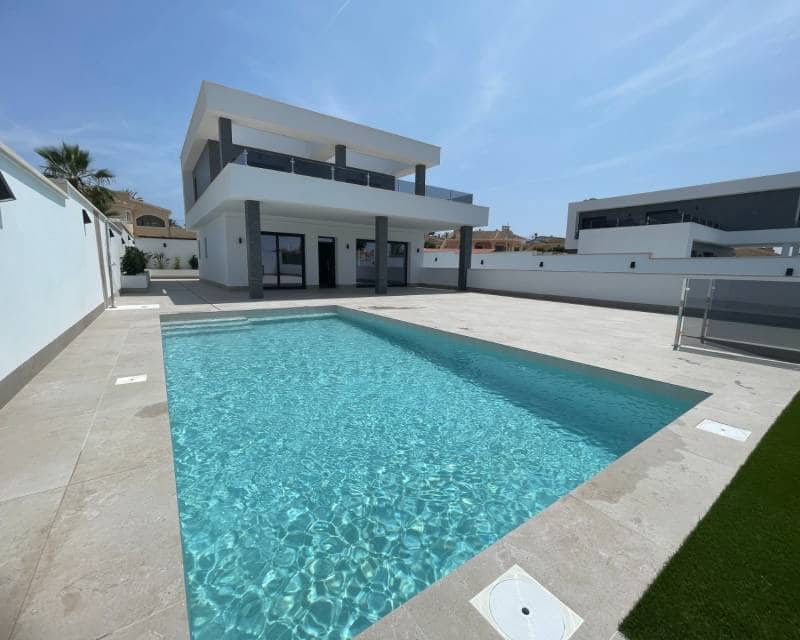3 slaapkamer Villa te koop in Ciudad Quesada met zwembad garage - € 799.900 (Ref: 8848355)