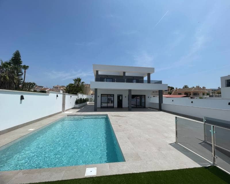 3 slaapkamer Villa te koop in Ciudad Quesada met zwembad garage - € 799.900 (Ref: 8848355)