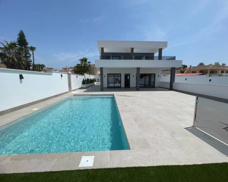 3 slaapkamer Villa te koop in Ciudad Quesada met zwembad garage - € 799.900 (Ref: 8848355)