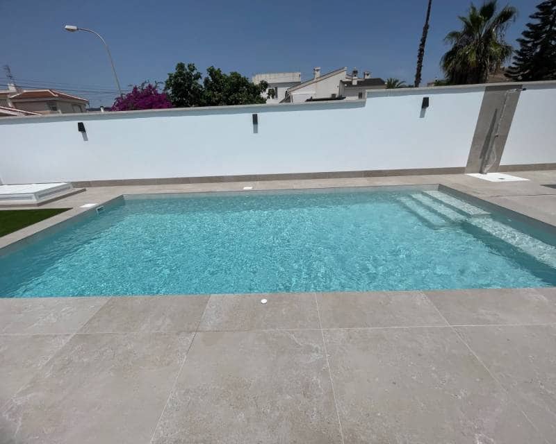 3 slaapkamer Villa te koop in Ciudad Quesada met zwembad garage - € 799.900 (Ref: 8848355)