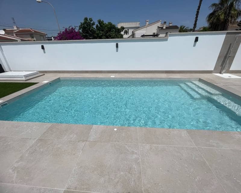 3 slaapkamer Villa te koop in Ciudad Quesada met zwembad garage - € 799.900 (Ref: 8848355)