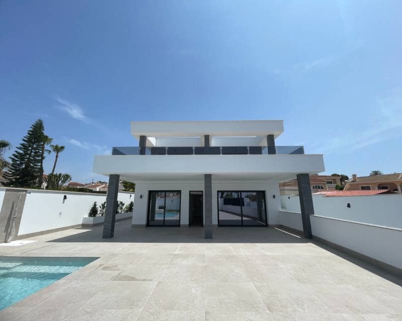 3 slaapkamer Villa te koop in Ciudad Quesada met zwembad garage - € 799.900 (Ref: 8848355)