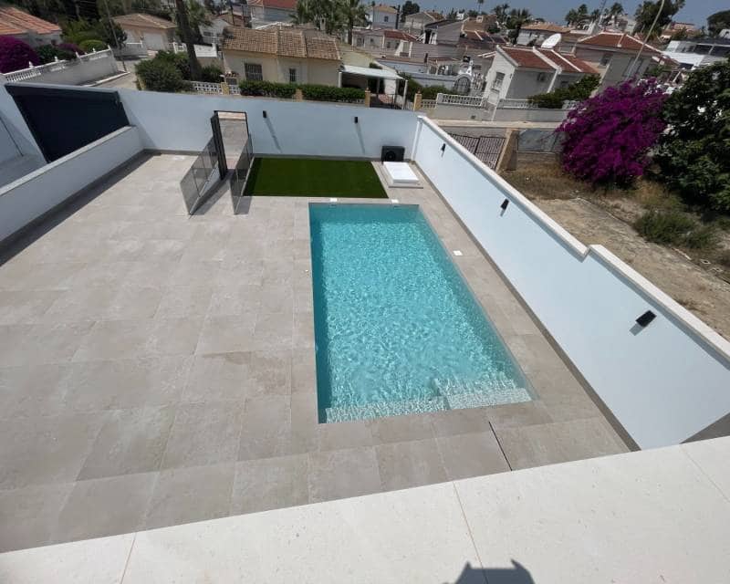3 slaapkamer Villa te koop in Ciudad Quesada met zwembad garage - € 799.900 (Ref: 8848355)