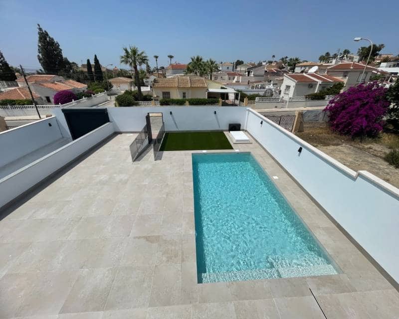 3 slaapkamer Villa te koop in Ciudad Quesada met zwembad garage - € 799.900 (Ref: 8848355)