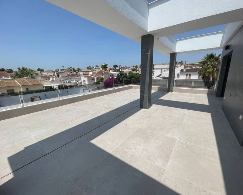 3 slaapkamer Villa te koop in Ciudad Quesada met zwembad garage - € 799.900 (Ref: 8848355)