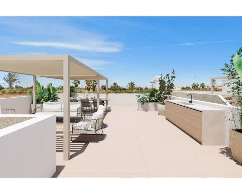 3 sypialnia Willa na sprzedaż w Los Alcazares z basenem garażem - 599 000 € (Ref: 8852195)