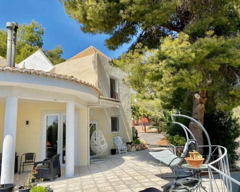 4 bedroom Villa for sale in Altea with pool - € 595,000 (Ref: 8871403)