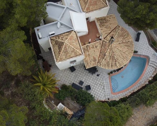 4 slaapkamer Villa te koop in Altea met zwembad - € 595.000 (Ref: 8871403)