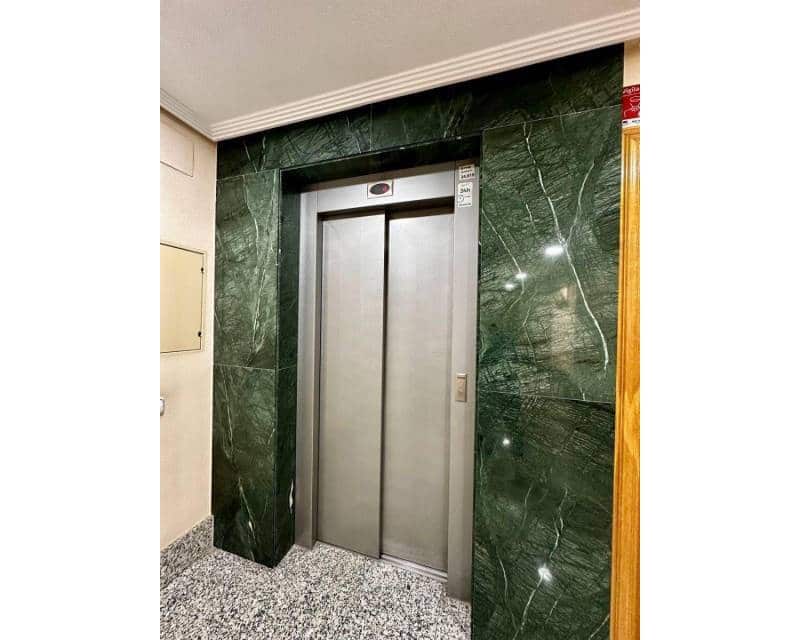 3 Zimmer Apartment zu verkaufen in Torrevieja mit Garage - 255.000 € (Ref: 8880484)