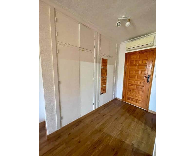 3 Zimmer Apartment zu verkaufen in Torrevieja mit Garage - 255.000 € (Ref: 8880484)