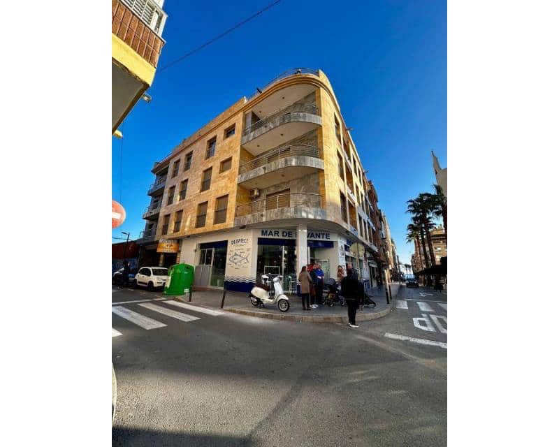 3 Zimmer Apartment zu verkaufen in Torrevieja mit Garage - 255.000 € (Ref: 8880484)