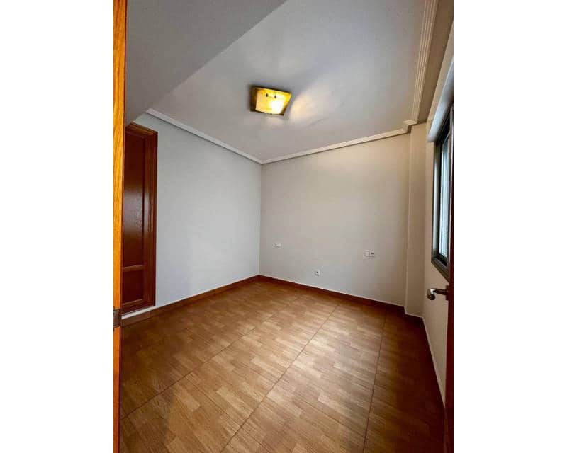 3 Zimmer Apartment zu verkaufen in Torrevieja mit Garage - 255.000 € (Ref: 8880484)