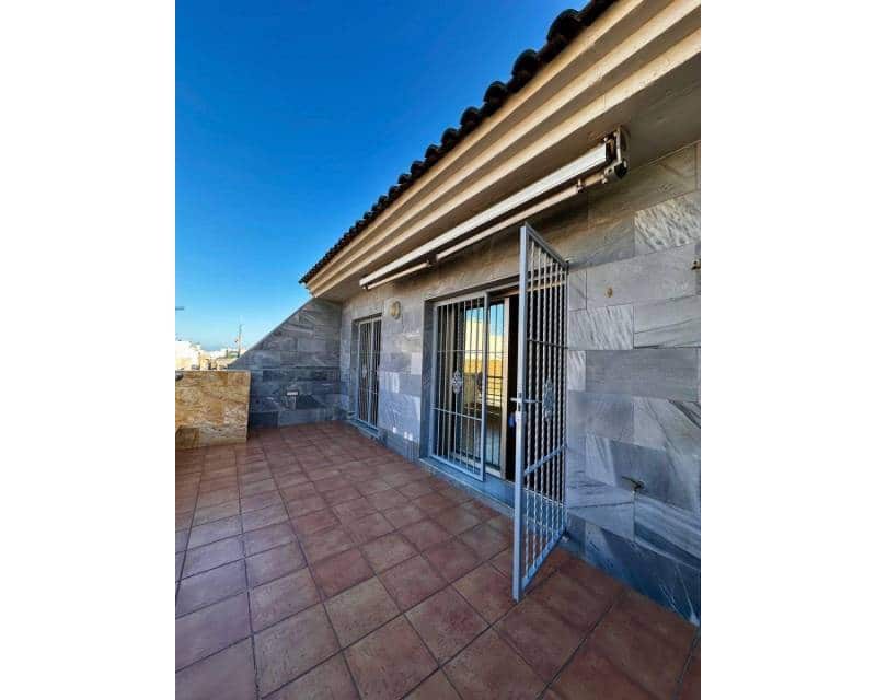 3 Zimmer Apartment zu verkaufen in Torrevieja mit Garage - 255.000 € (Ref: 8880484)