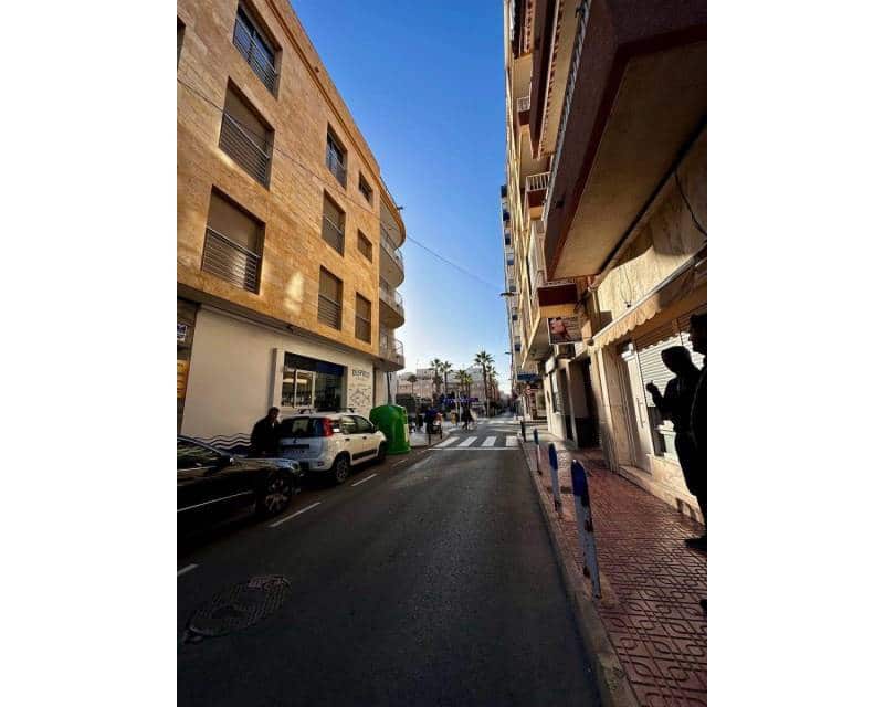 3 Zimmer Apartment zu verkaufen in Torrevieja mit Garage - 255.000 € (Ref: 8880484)