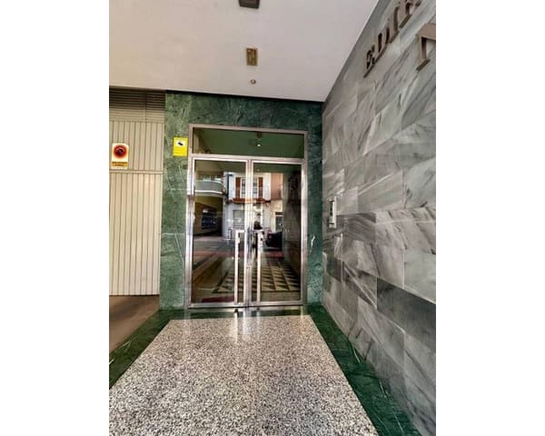 3 Zimmer Apartment zu verkaufen in Centro, Torrevieja mit Garage - 255.000 € (Ref: 8880484)