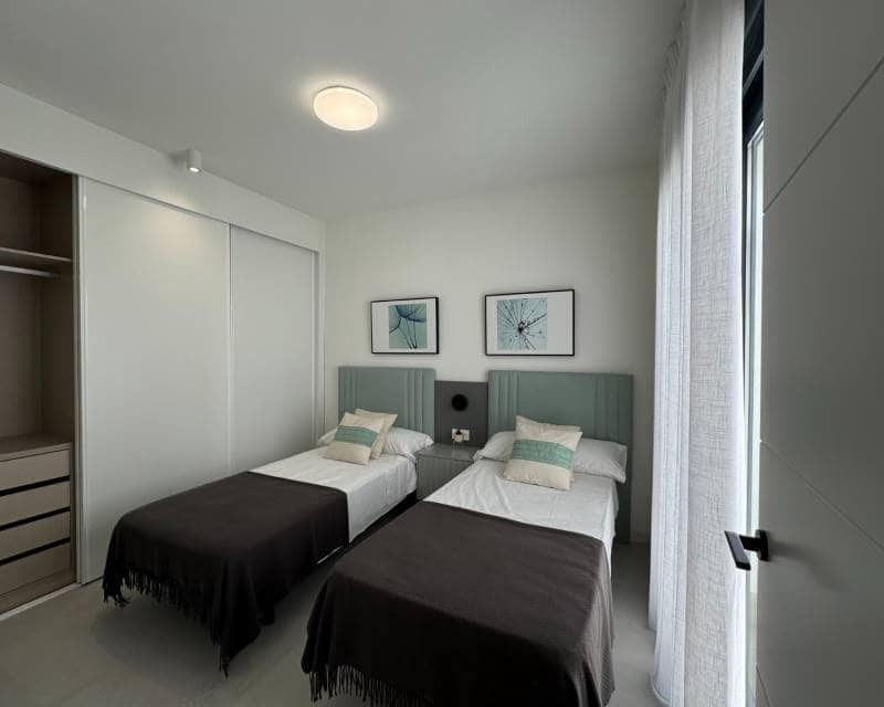 2 soveværelse Semi-Rækkehus til salg i Roldan med swimmingpool - € 299.900 (Ref: 8895952)