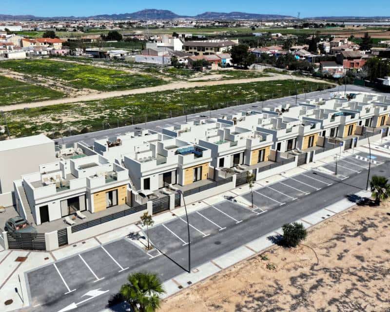 3 soveværelse Semi-Rækkehus til salg i Roldan med swimmingpool - € 404.900 (Ref: 8895953)