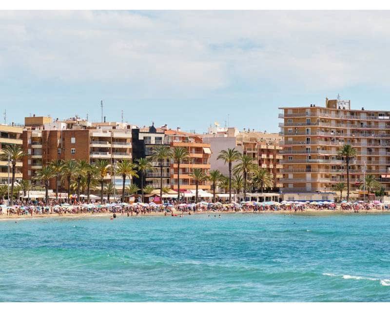 Casa de 3 habitaciones en Torrevieja en venta con piscina - 325.000 € (Ref: 8904640)