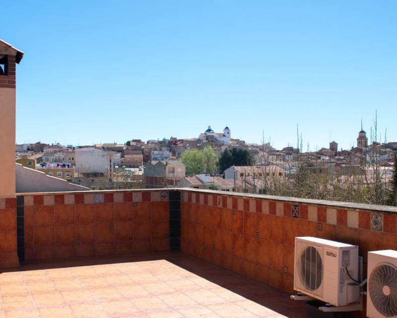 5 soveværelse Villa til salg i Hellin med swimmingpool garage - € 430.000 (Ref: 8909893)