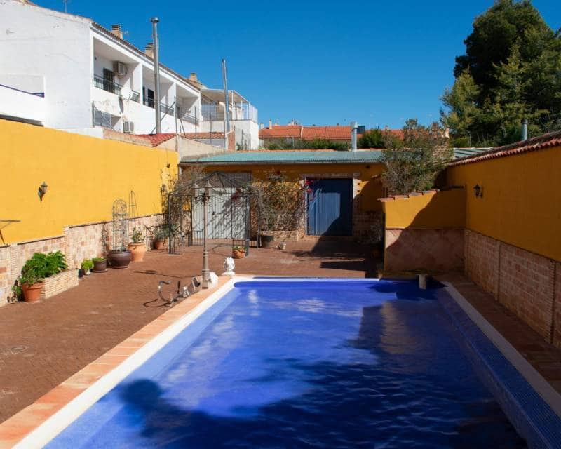 5 soveværelse Villa til salg i Hellin med swimmingpool garage - € 430.000 (Ref: 8909893)