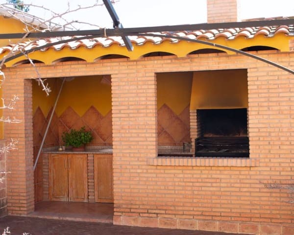 5 slaapkamer Villa te koop in Hellín met zwembad garage - € 430.000 (Ref: 8909893)