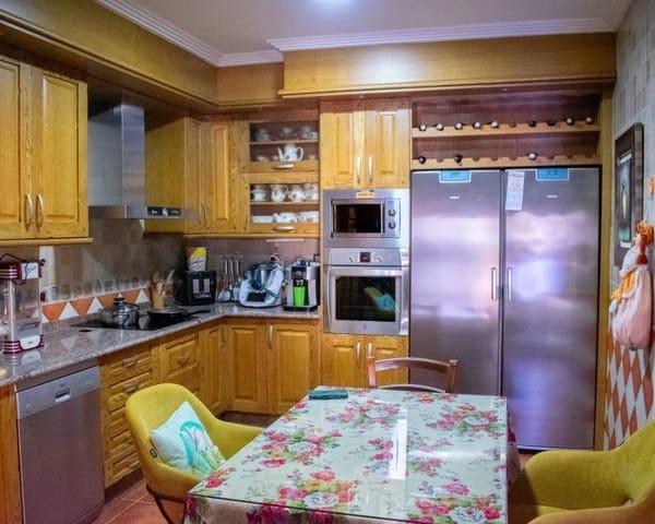 5 slaapkamer Villa te koop in Hellín met zwembad garage - € 430.000 (Ref: 8909893)