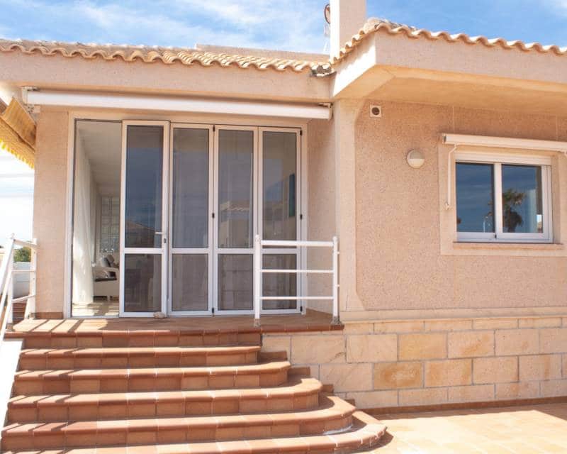 5 soveværelse Villa til salg i La Manga del Mar Menor med swimmingpool - € 610.000 (Ref: 8913675)