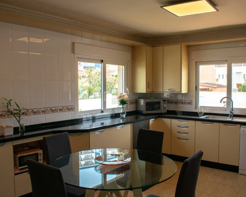 5 soveværelse Villa til salg i La Manga del Mar Menor med swimmingpool - € 610.000 (Ref: 8913675)