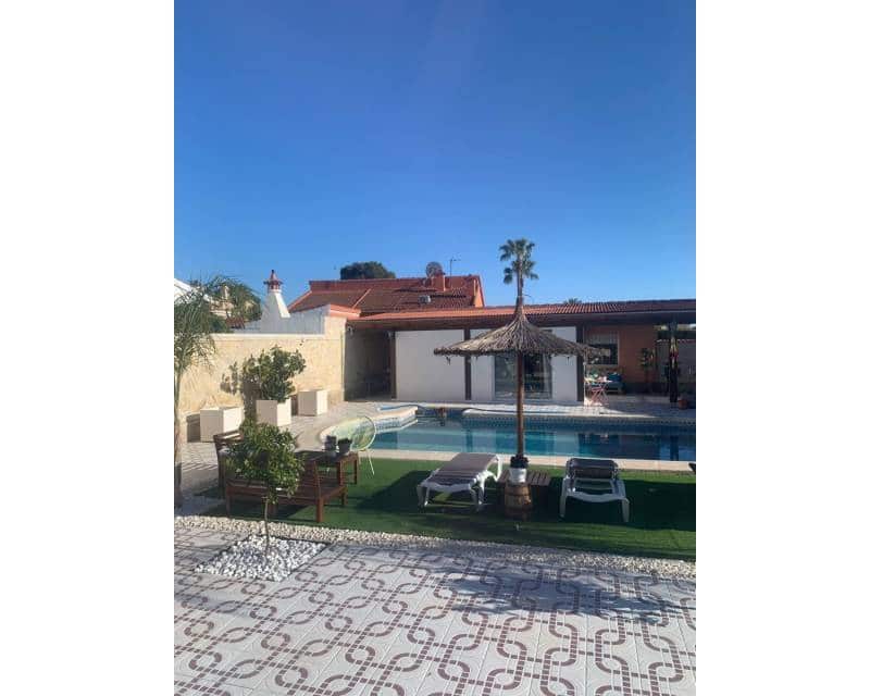 4 bedroom Villa for sale in Ciudad Quesada with pool garage - € 530,000 (Ref: 8920048)