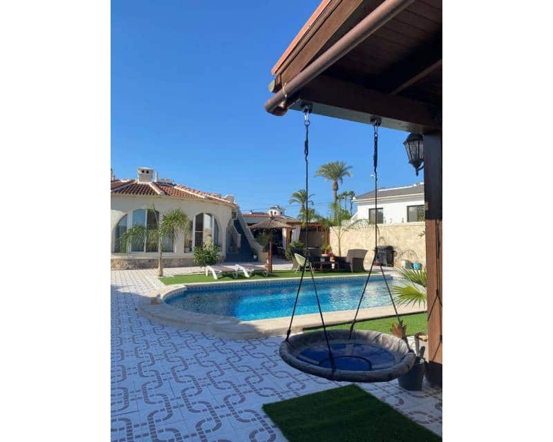 4 bedroom Villa for sale in Ciudad Quesada with pool garage - € 530,000 (Ref: 8920048)