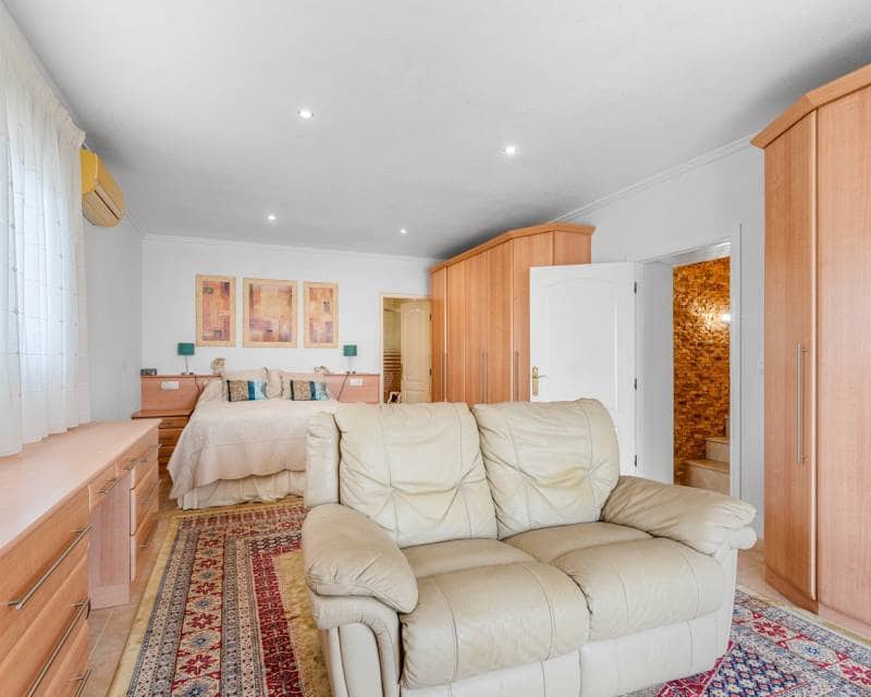 7 bedroom Villa for sale in Ciudad Quesada with pool garage - € 750,000 (Ref: 8960733)