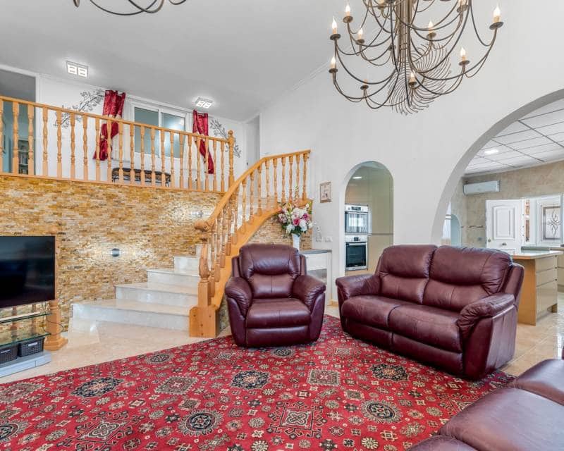 7 bedroom Villa for sale in Ciudad Quesada with pool garage - € 750,000 (Ref: 8960733)