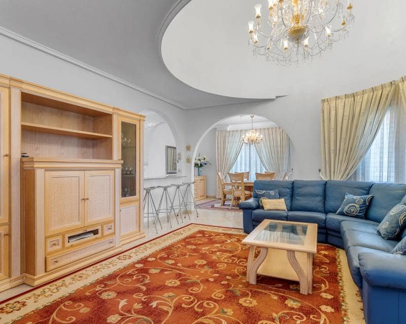 7 bedroom Villa for sale in Ciudad Quesada with pool garage - € 750,000 (Ref: 8960733)