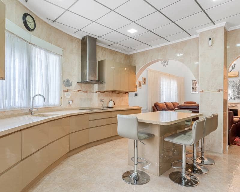 7 bedroom Villa for sale in Ciudad Quesada with pool garage - € 750,000 (Ref: 8960733)