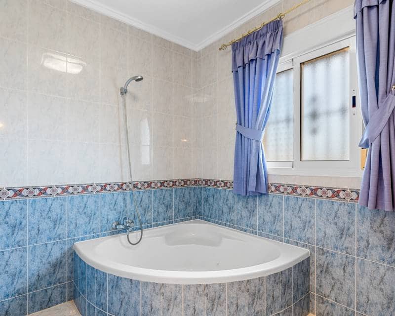 7 bedroom Villa for sale in Ciudad Quesada with pool garage - € 750,000 (Ref: 8960733)