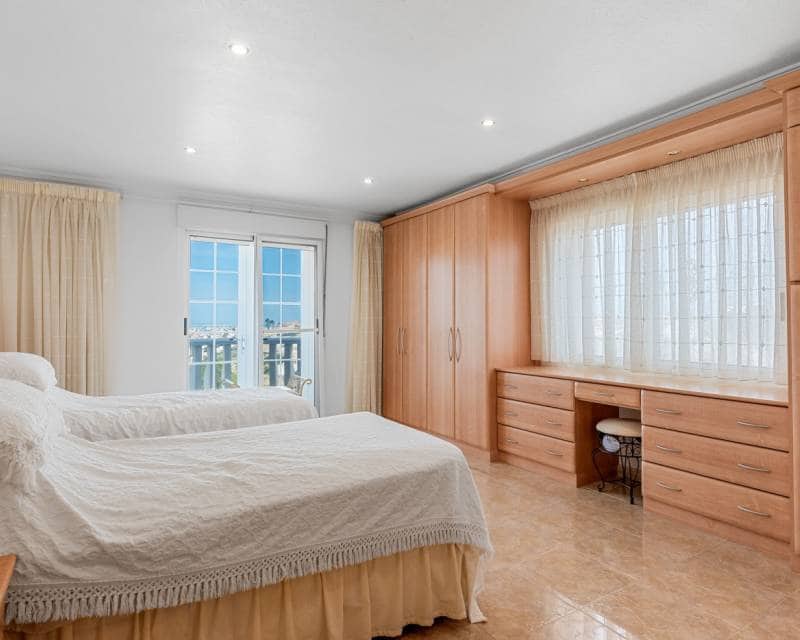 7 bedroom Villa for sale in Ciudad Quesada with pool garage - € 750,000 (Ref: 8960733)