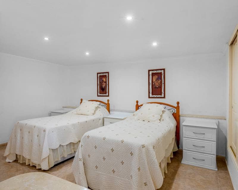 7 bedroom Villa for sale in Ciudad Quesada with pool garage - € 750,000 (Ref: 8960733)