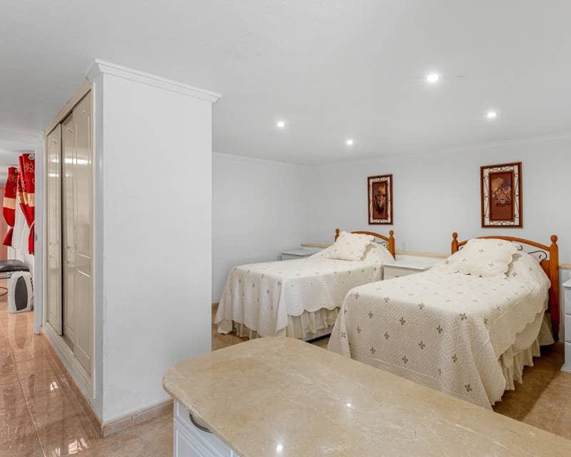 7 bedroom Villa for sale in Ciudad Quesada with pool garage - € 750,000 (Ref: 8960733)